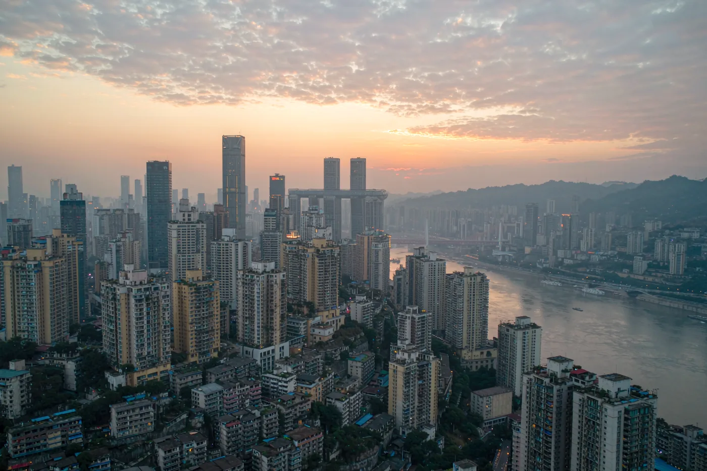 中国南方14日游：香港、重庆、成都、深圳与澳门