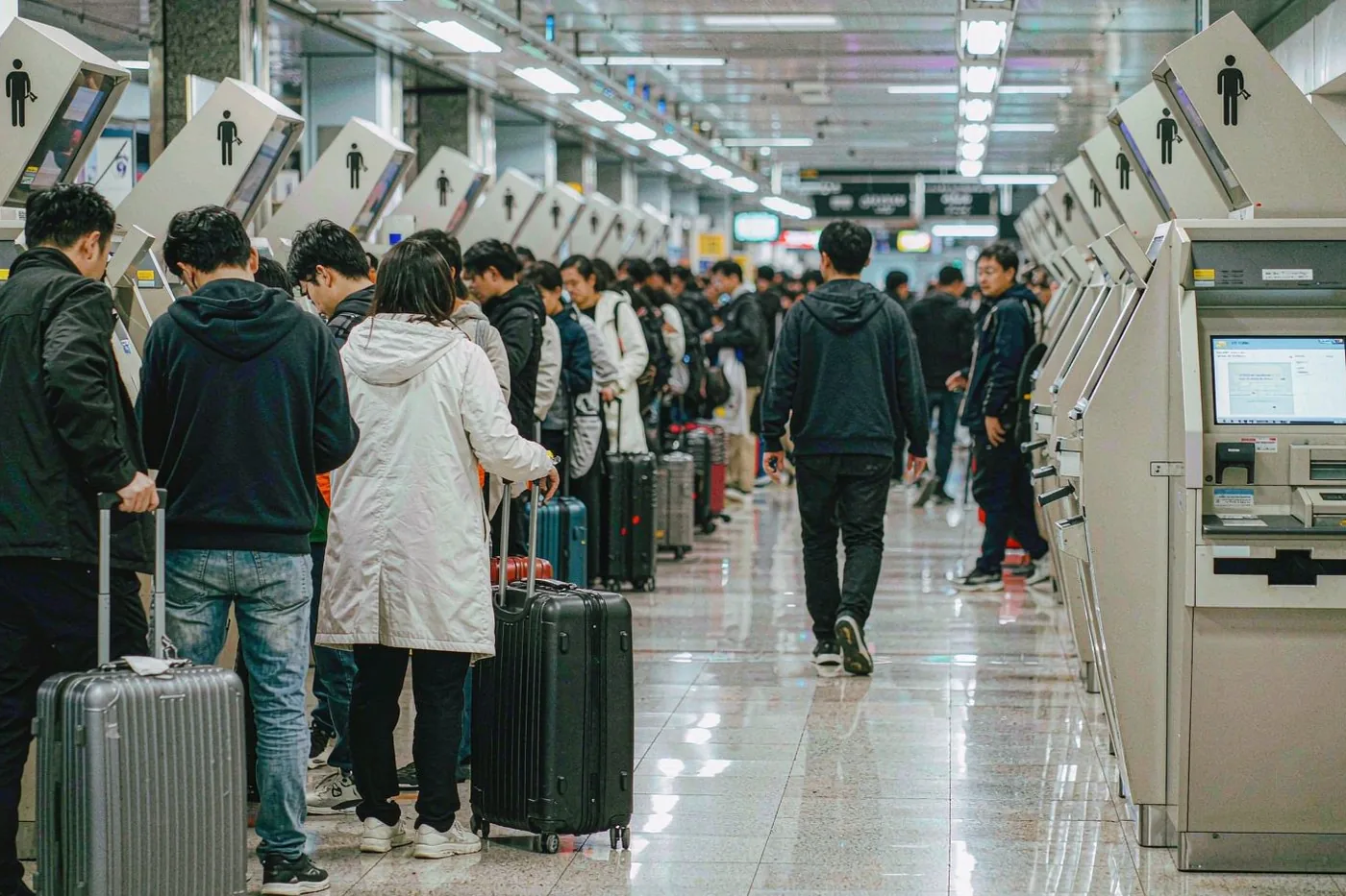 香港/澳门 ↔ 内地：多次往返、边检问询与黄金周注意事项