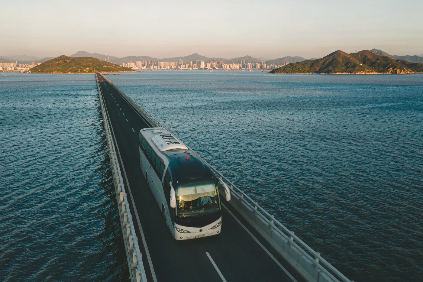 香港–深圳–澳门一日跨境游：交通与证件指南