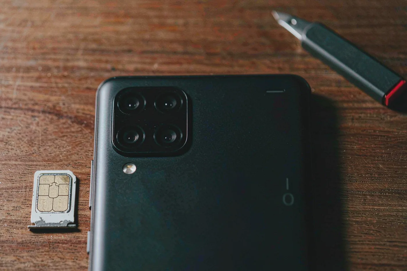 没有 eSIM 的一加手机：机型清单与中国的联网方案